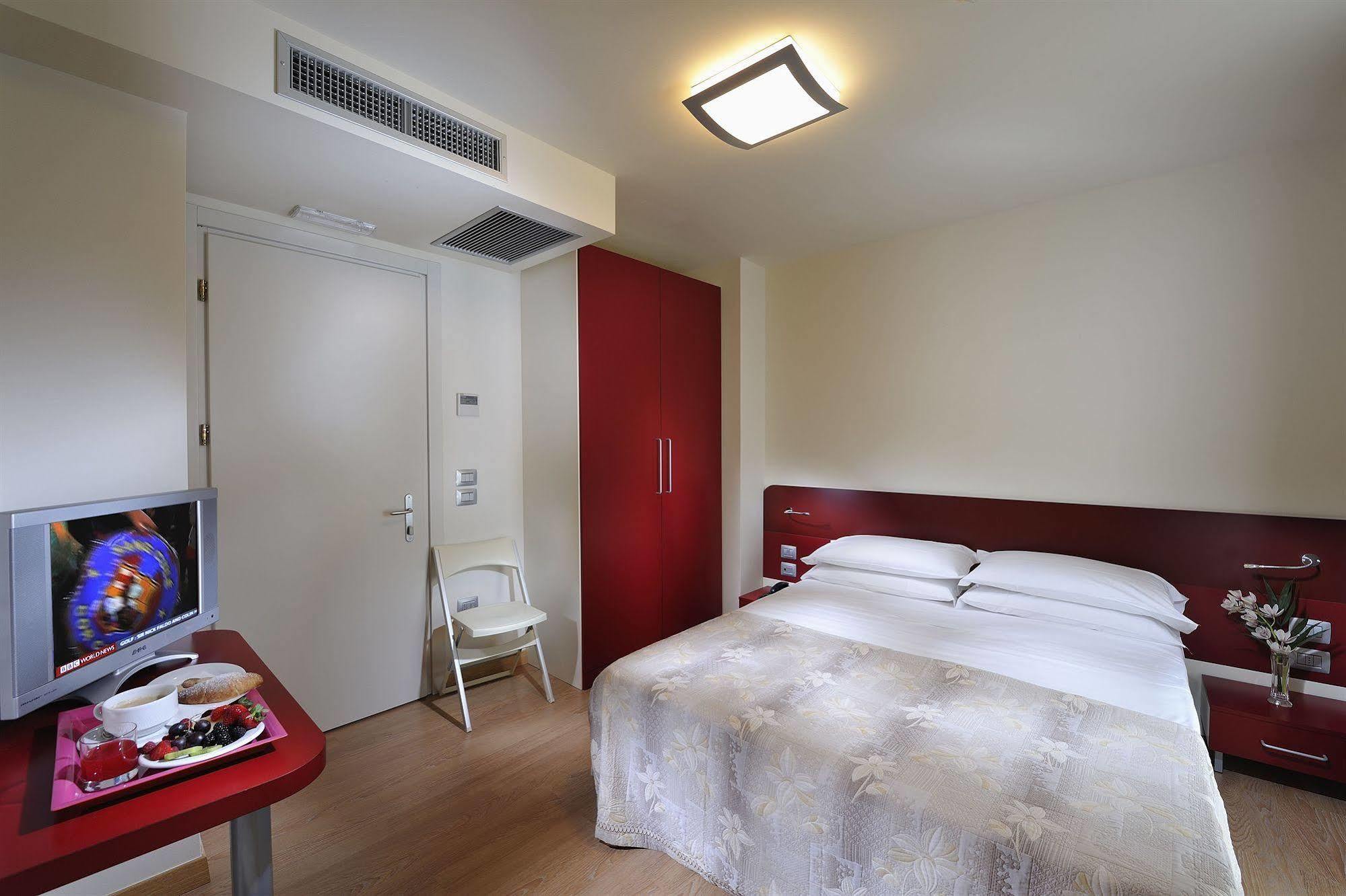 Hotel Pasha リニャーノ・サッビアドーロ エクステリア 写真